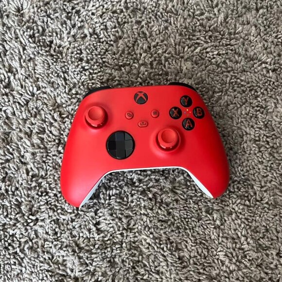 Microsoft Xbox Wireless Controller 'Product Red' + Controller Case - Picture 6 of 6